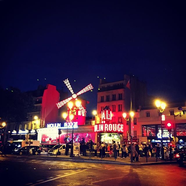 Le Moulin Rouge at night